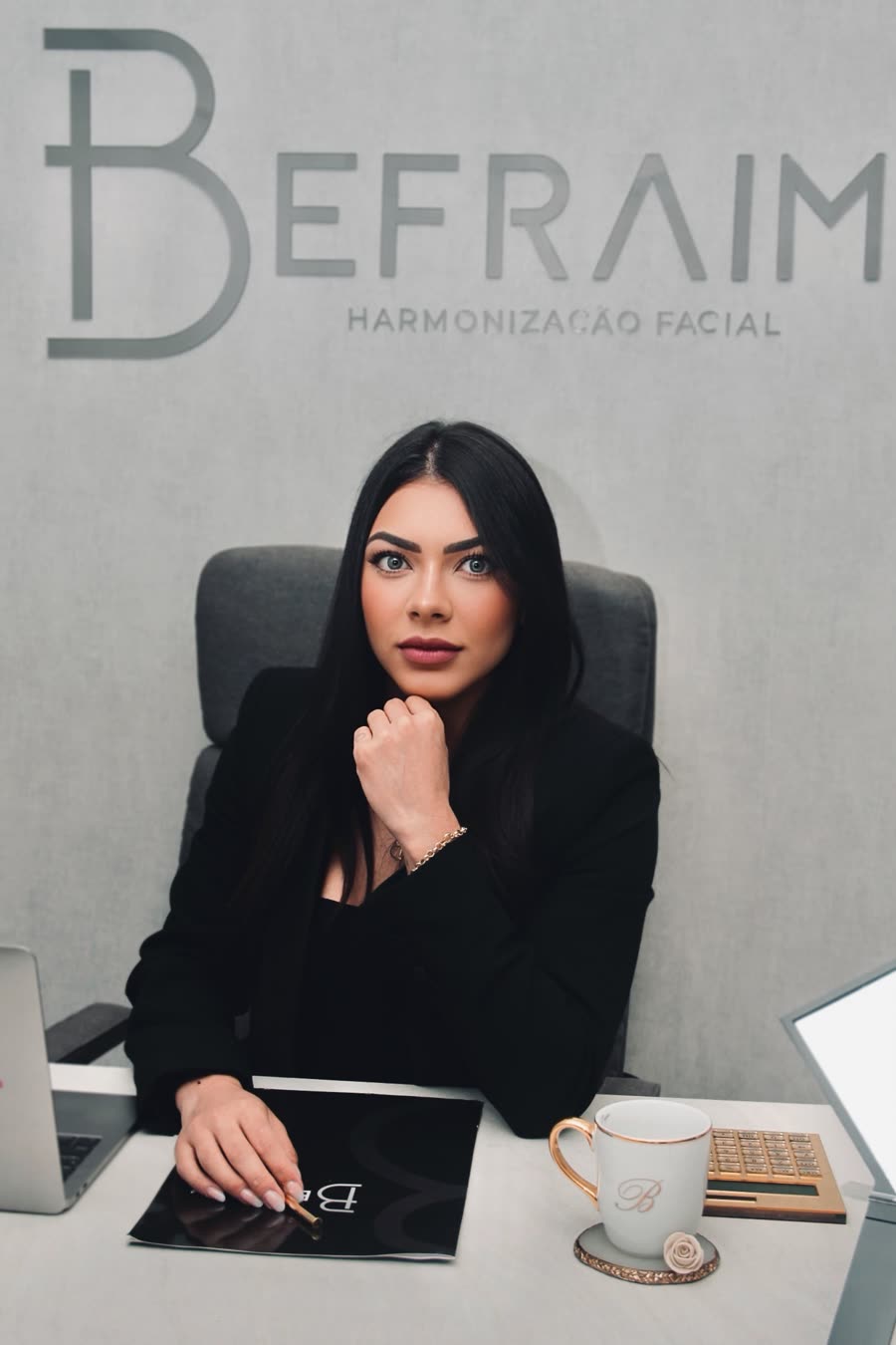 Dra. Brunna Befraim na cl&iacute;nica Befraim, em Montes Claros